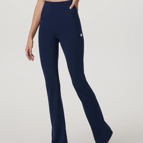 Vuori AllTheFeels Slim Flare Legging in Blue Coast- XS - Picture 1 of 4